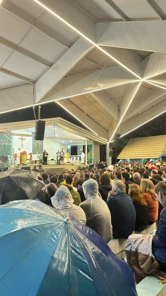 Celio Pinheiro e Suzana Bauer percorrem 35 km em caminhada de fé e gratidão a Nossa Senhora Aparecida