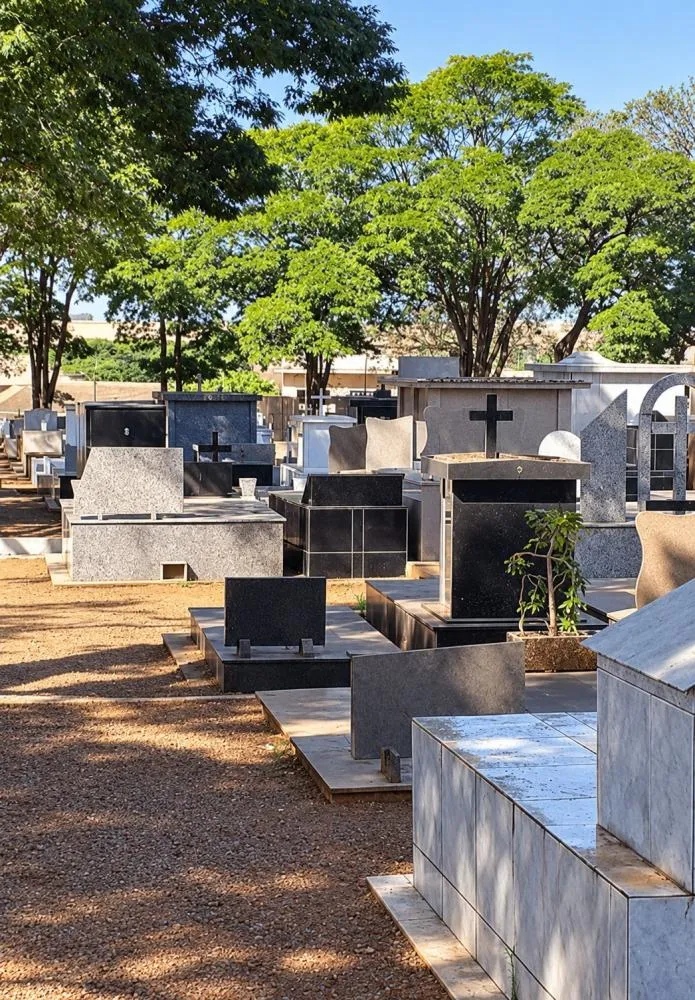 Prefeitura de Cafelândia orienta sobre prazo para limpeza e manutenção de túmulos
